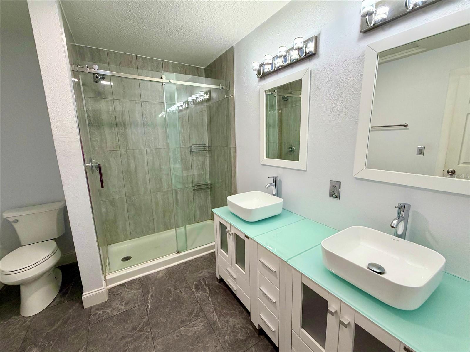 Image 12 of 21 For 2540 Dartmouth Avenue N