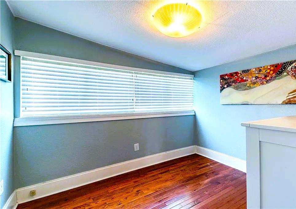 Image 17 of 21 For 2540 Dartmouth Avenue N