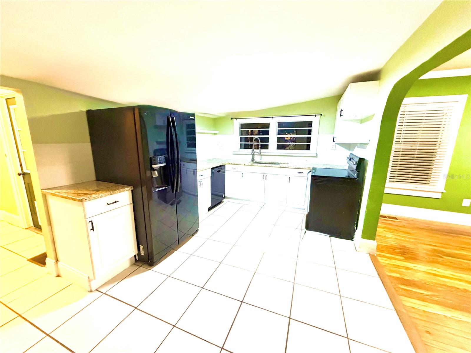 Image 4 of 21 For 2540 Dartmouth Avenue N