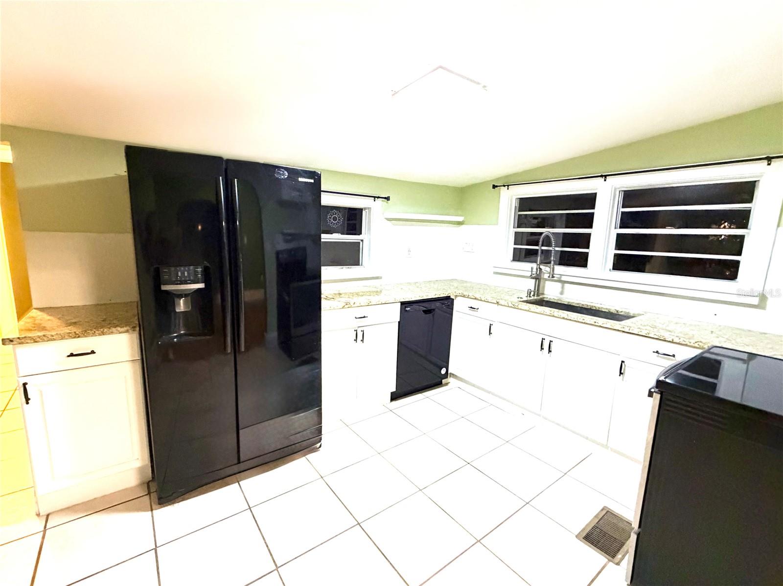 Image 5 of 21 For 2540 Dartmouth Avenue N