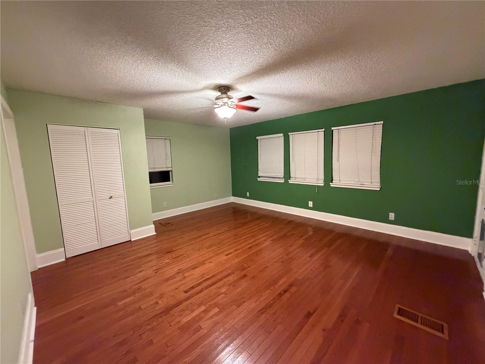 Image 8 of 21 For 2540 Dartmouth Avenue N