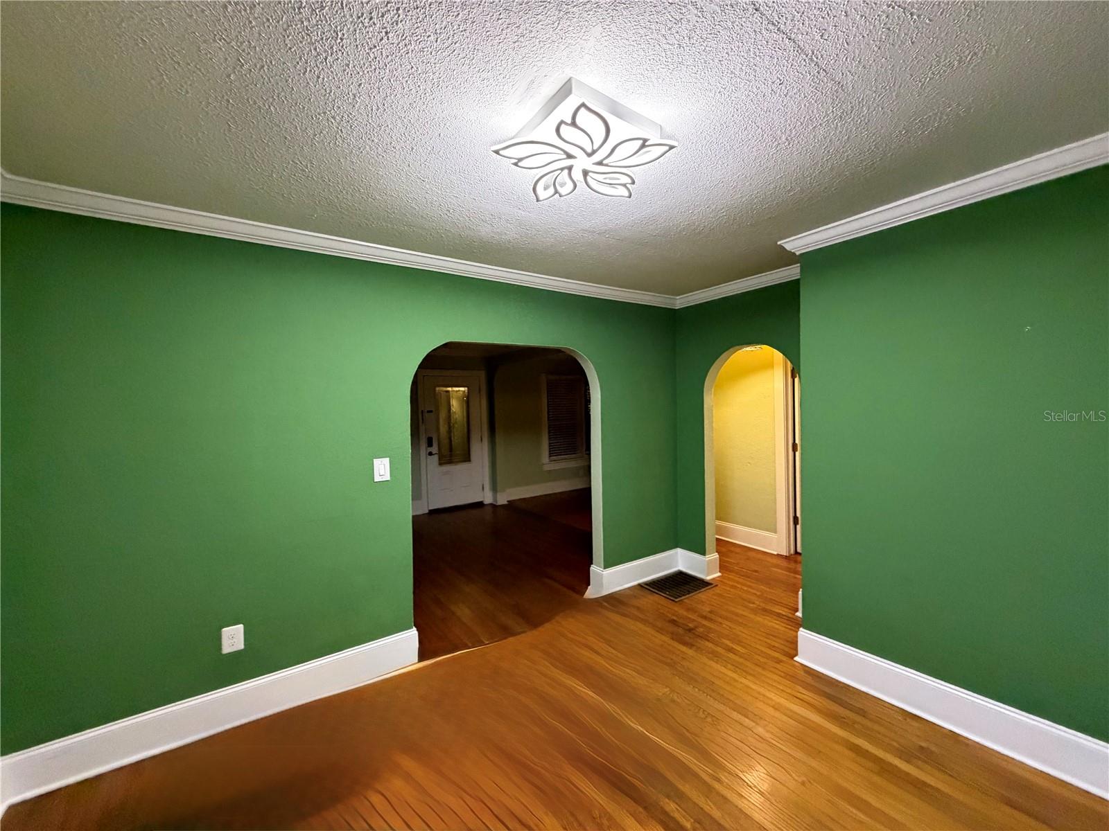 Image 9 of 21 For 2540 Dartmouth Avenue N