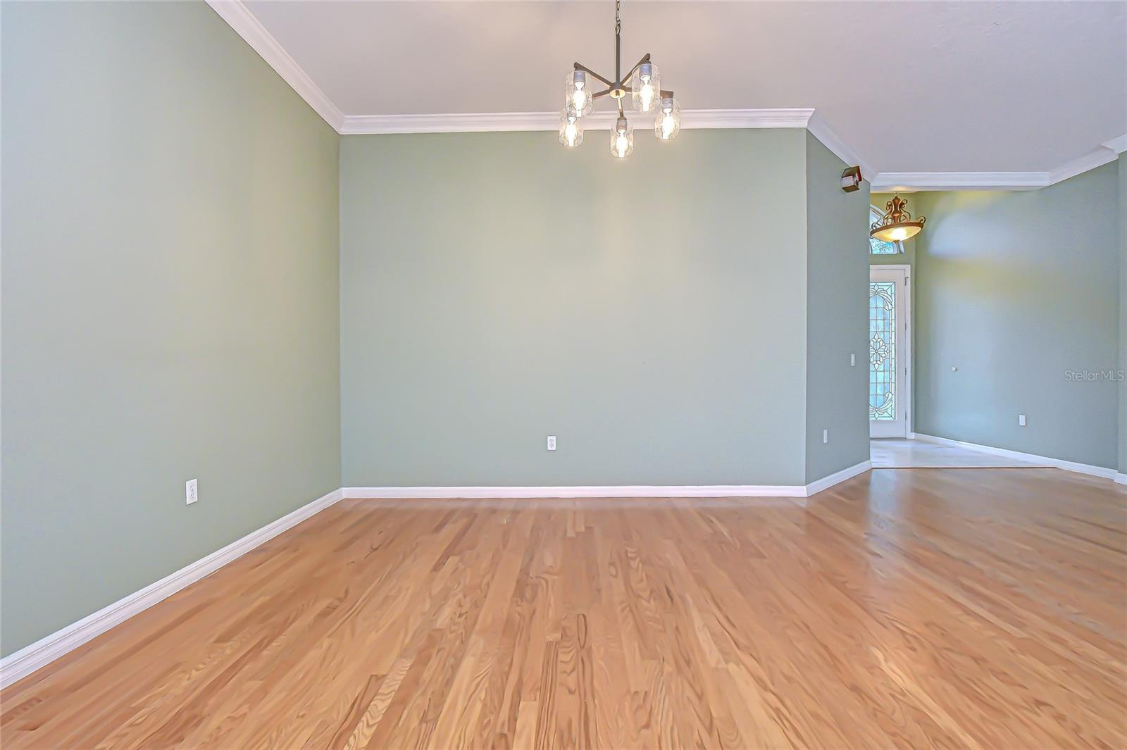 Image 10 of 33 For 22704 Cliffside Way