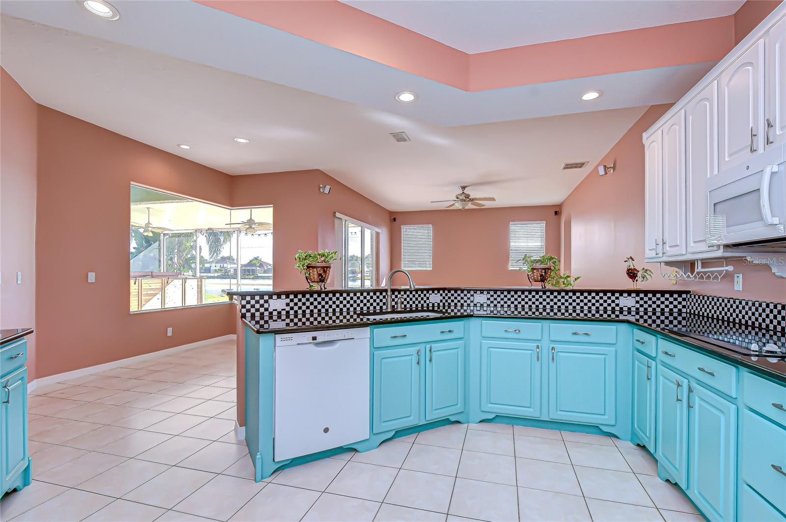 Image 12 of 33 For 22704 Cliffside Way