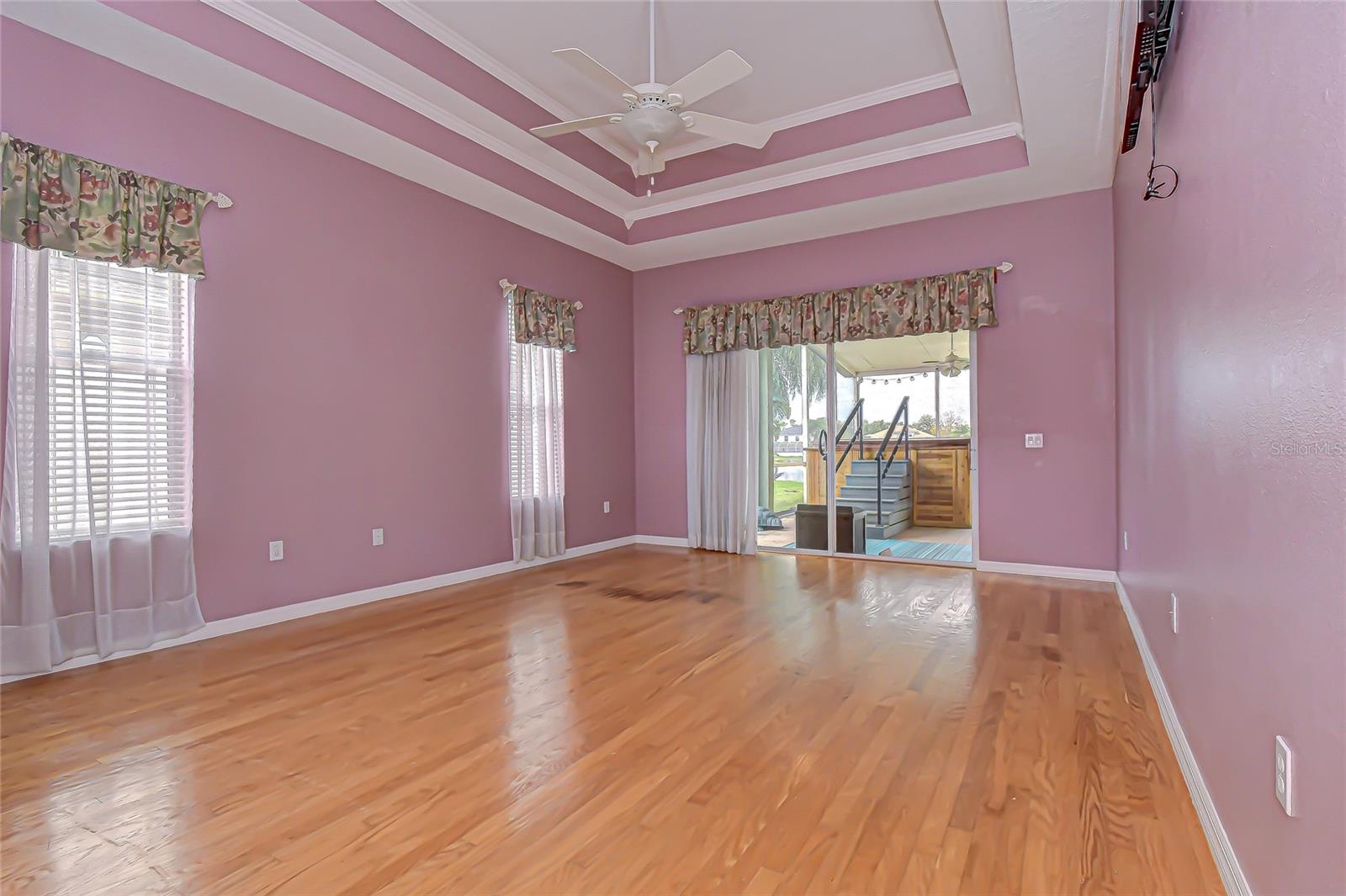 Image 15 of 33 For 22704 Cliffside Way