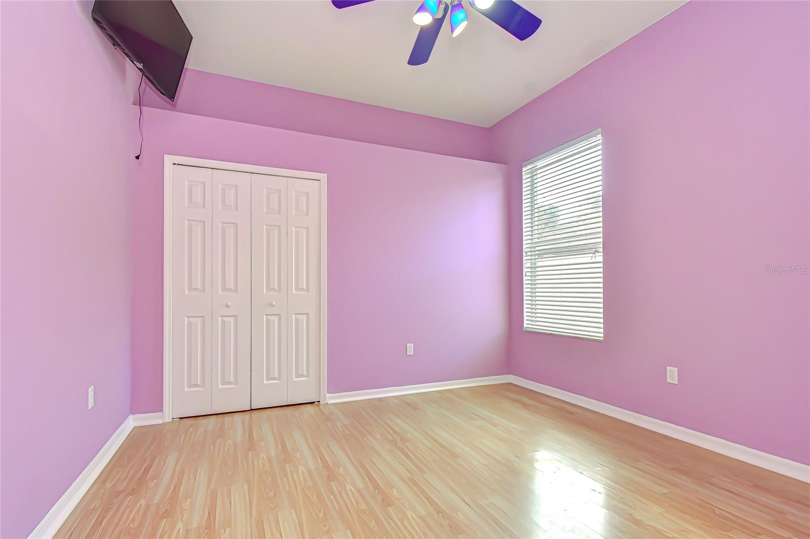 Image 19 of 33 For 22704 Cliffside Way