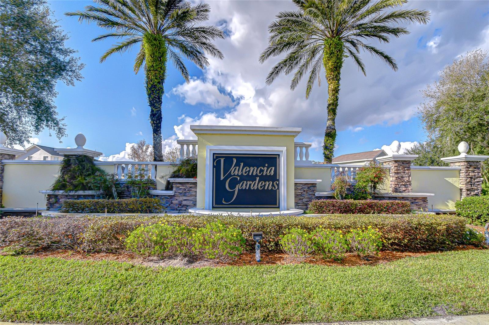 Image 4 of 33 For 22704 Cliffside Way