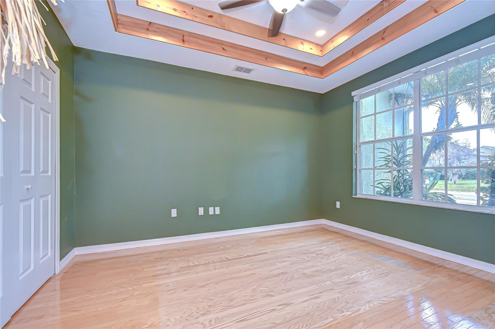 Image 8 of 33 For 22704 Cliffside Way