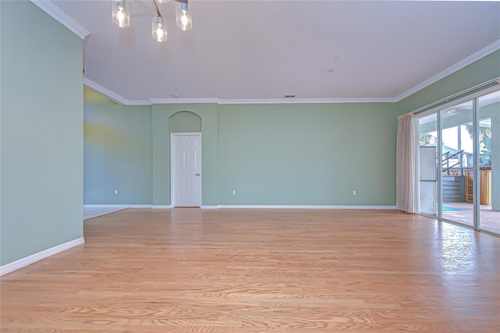 Image 9 of 33 For 22704 Cliffside Way