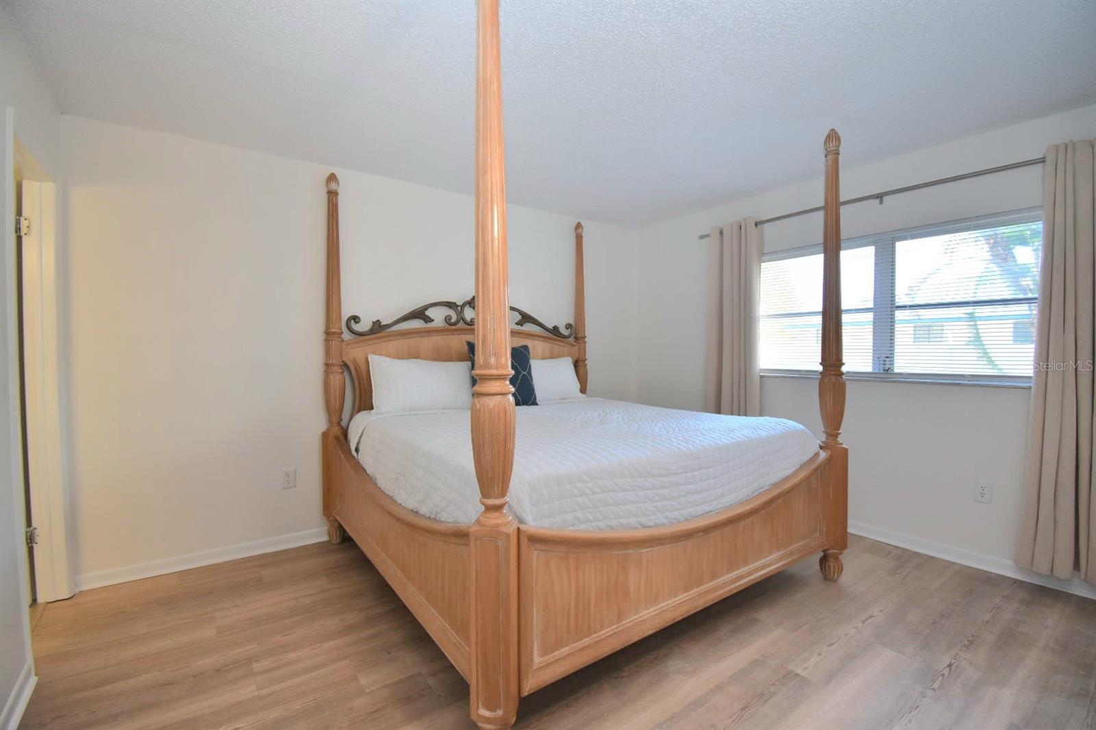 Image 24 of 32 For 970 Virginia Street 109