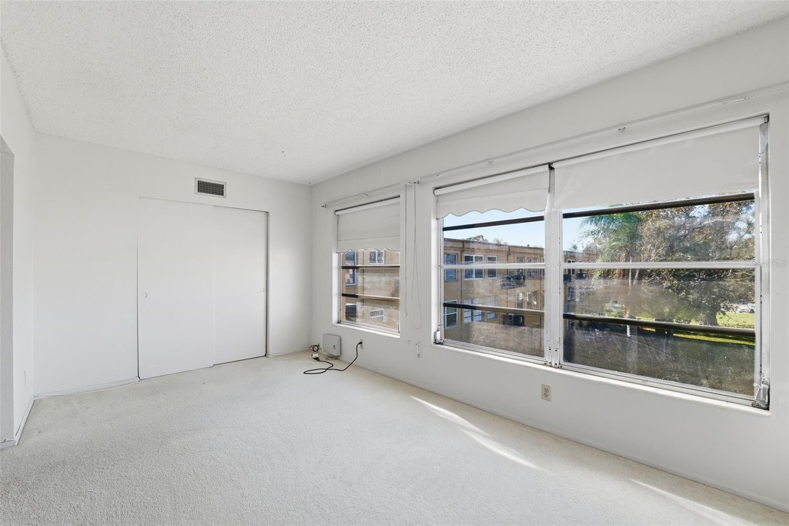 Listing photo id 8 for 2467 Finlandia Lane 75