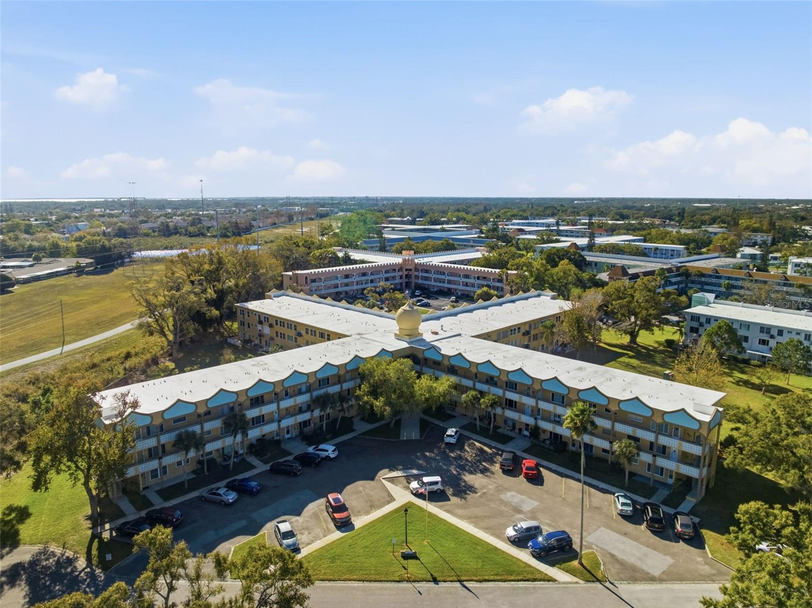 Listing photo id 10 for 2467 Finlandia Lane 75