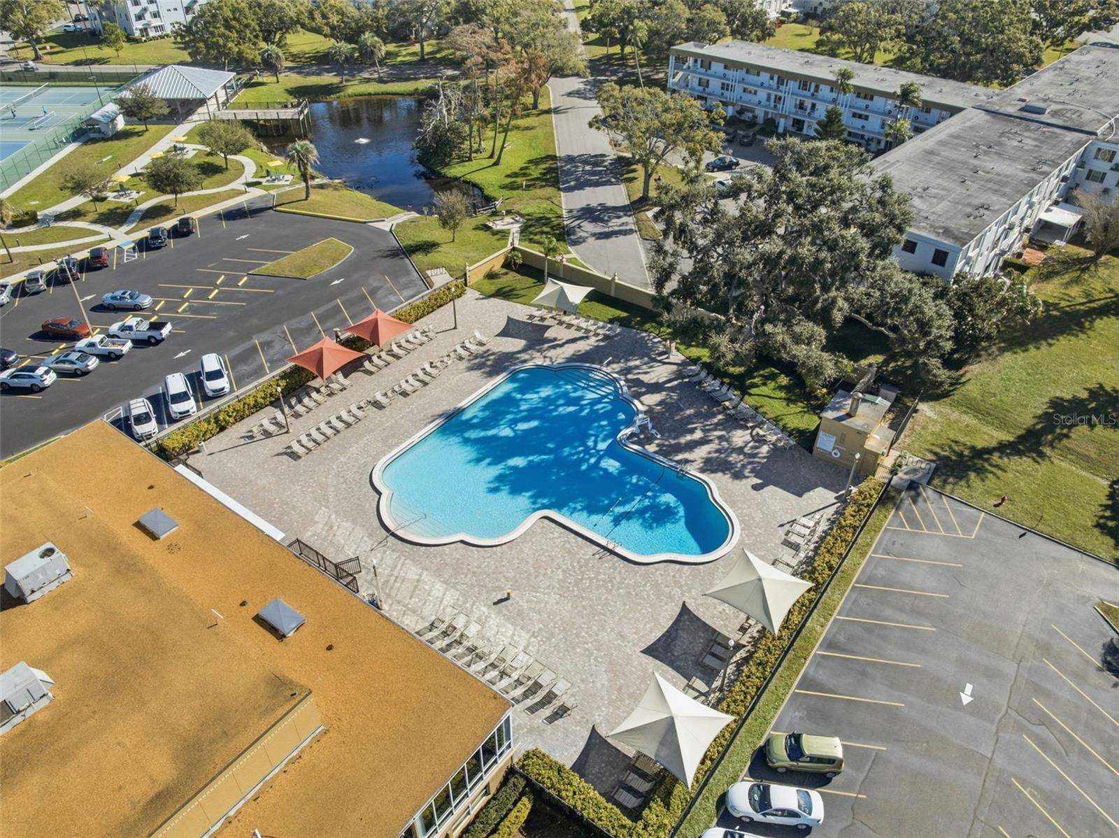 Listing photo id 17 for 2467 Finlandia Lane 75