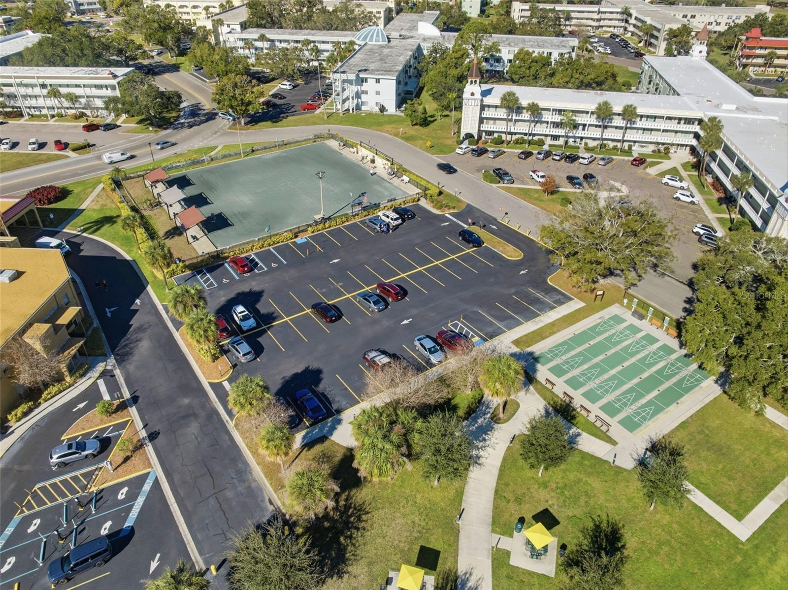 Listing photo id 18 for 2467 Finlandia Lane 75