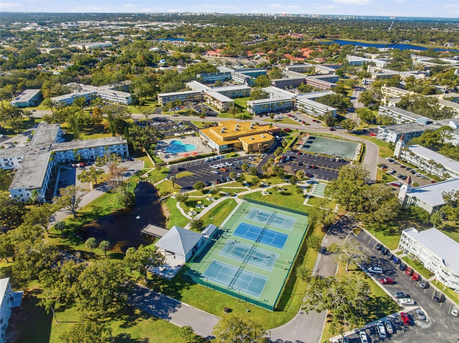 Listing photo id 19 for 2467 Finlandia Lane 75