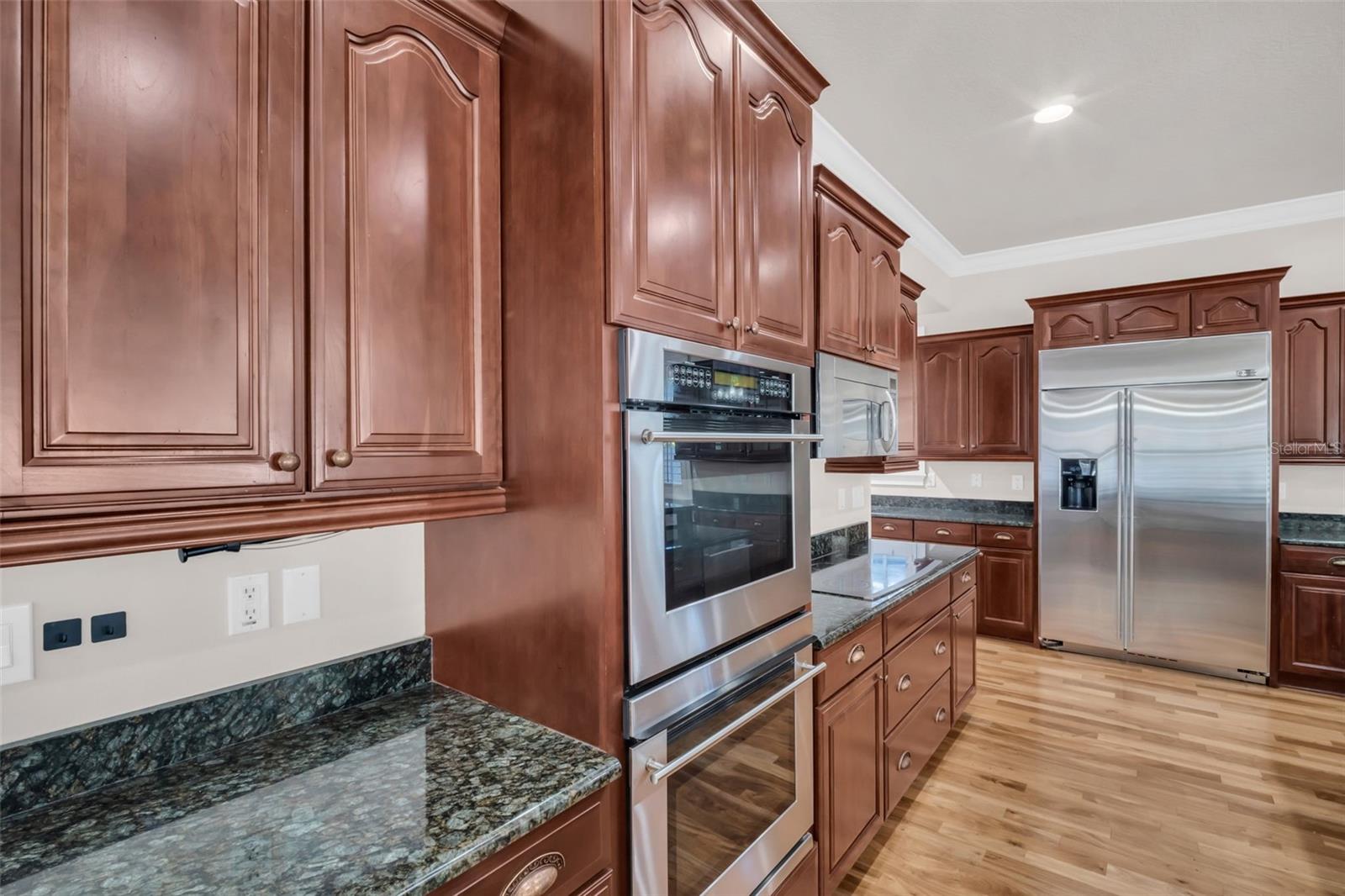 Listing photo id 10 for 6810 Shamrock Road