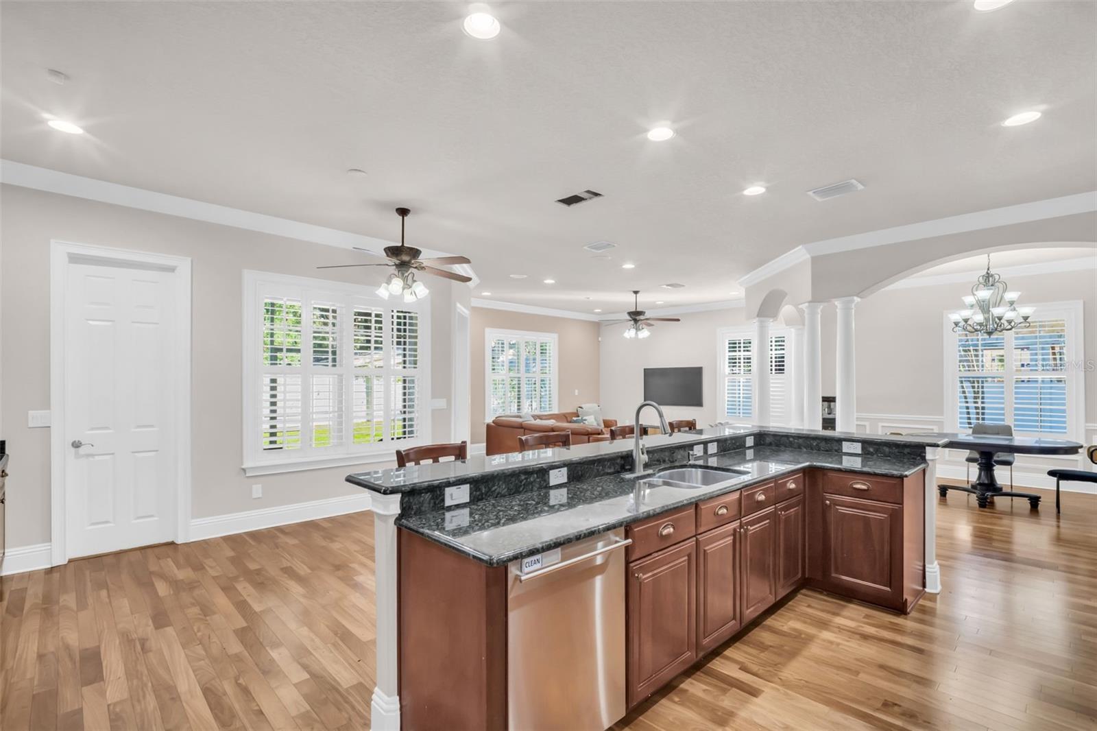 Listing photo id 12 for 6810 Shamrock Road