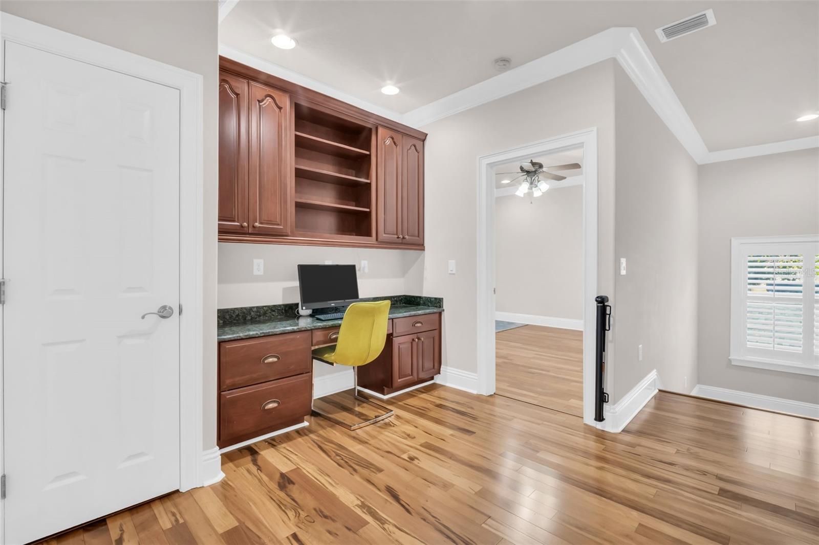 Listing photo id 29 for 6810 Shamrock Road