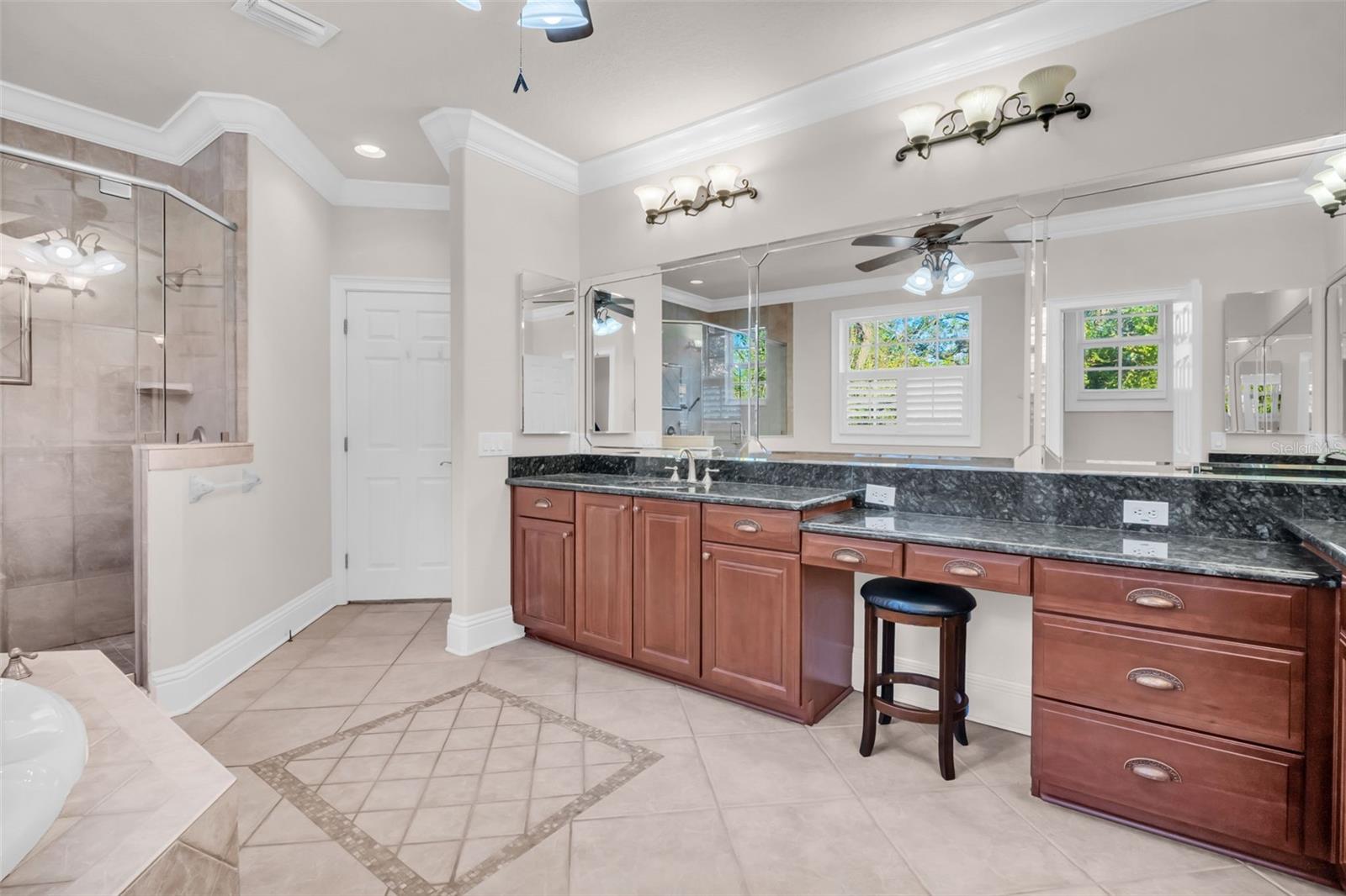 Listing photo id 37 for 6810 Shamrock Road