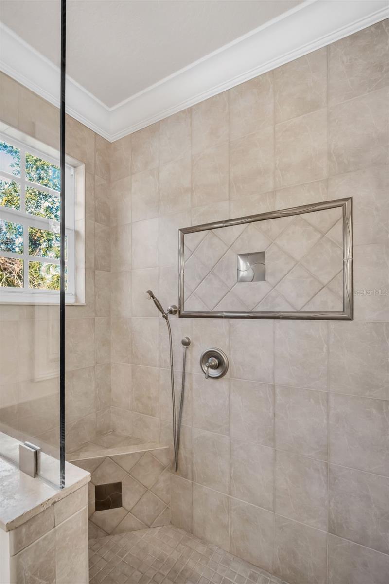 Listing photo id 41 for 6810 Shamrock Road