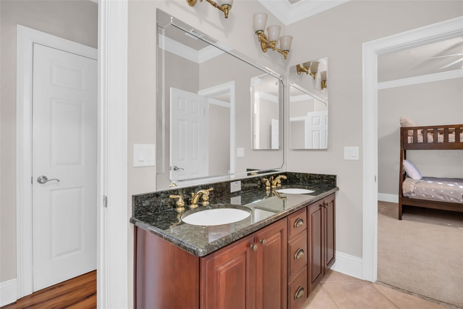 Listing photo id 47 for 6810 Shamrock Road