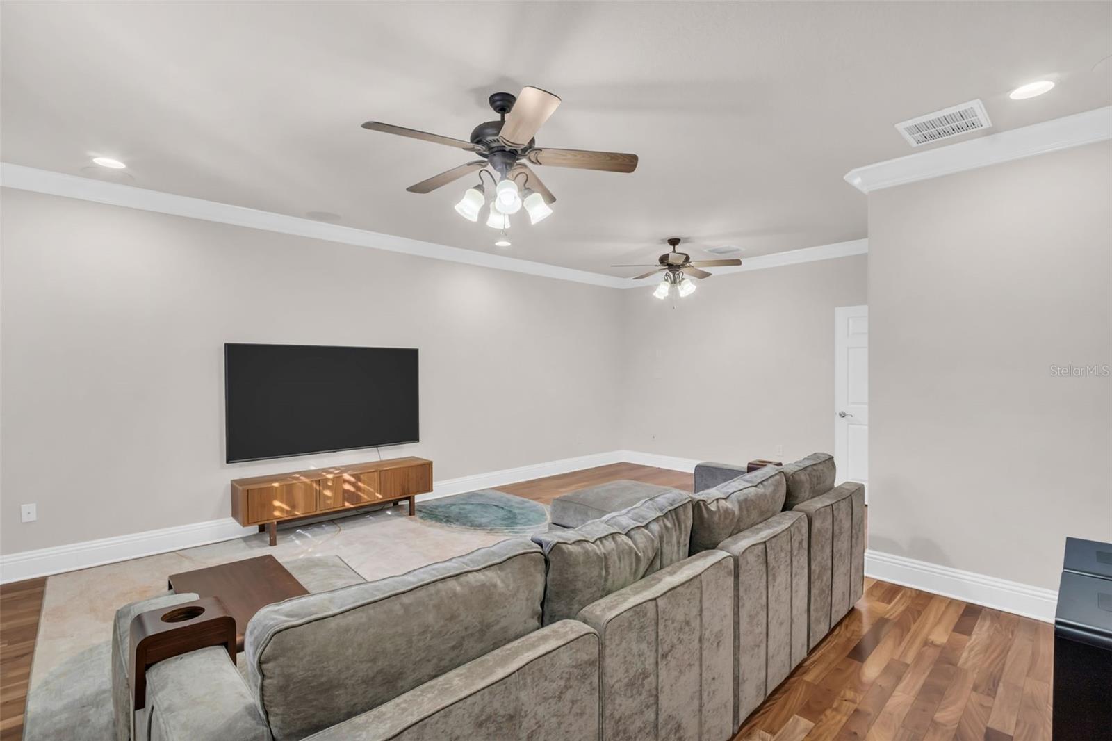 Listing photo id 56 for 6810 Shamrock Road