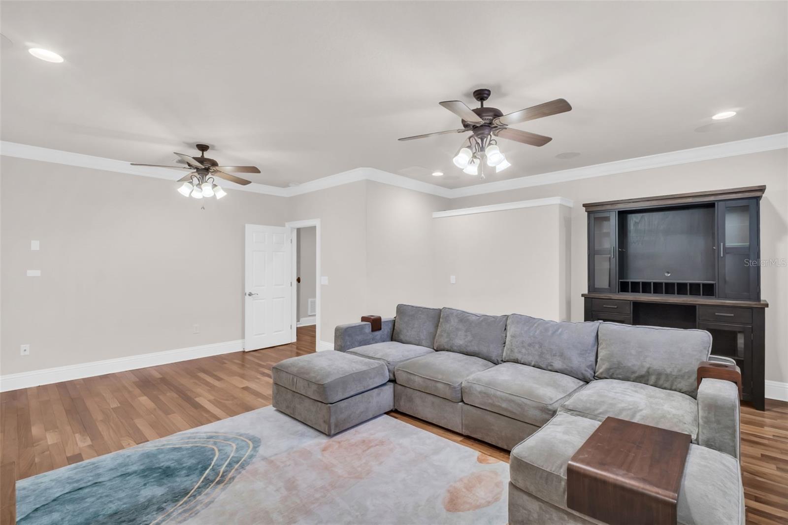 Listing photo id 57 for 6810 Shamrock Road