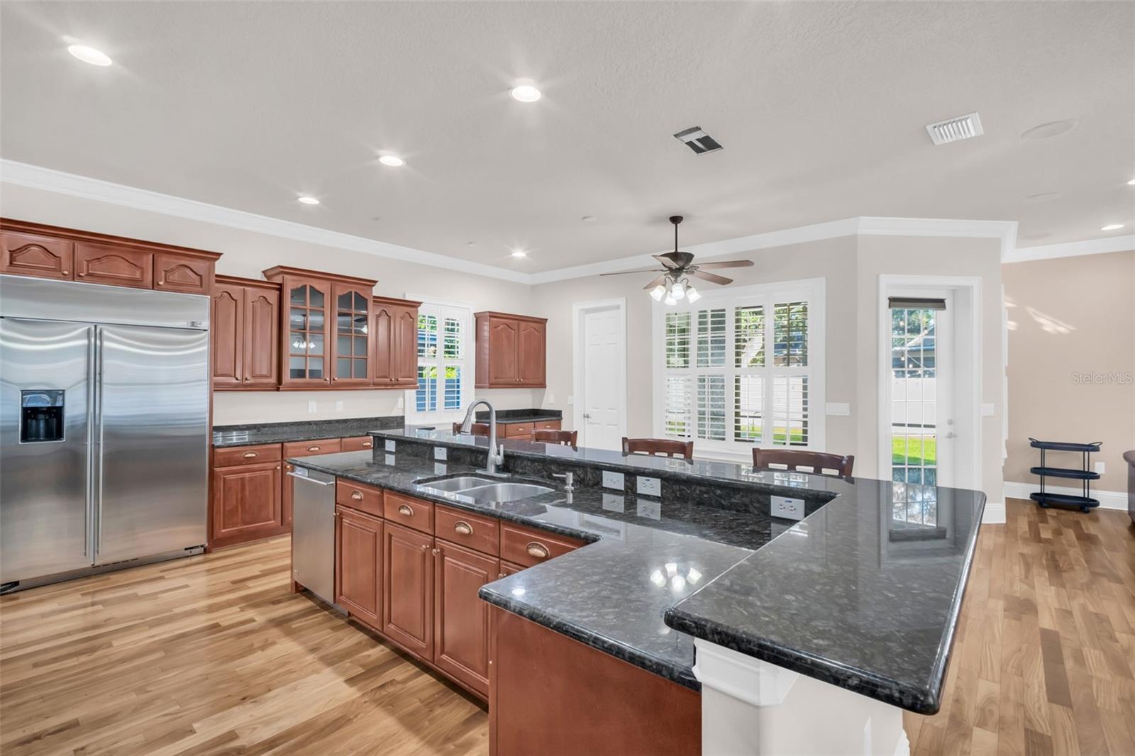 Listing photo id 7 for 6810 Shamrock Road