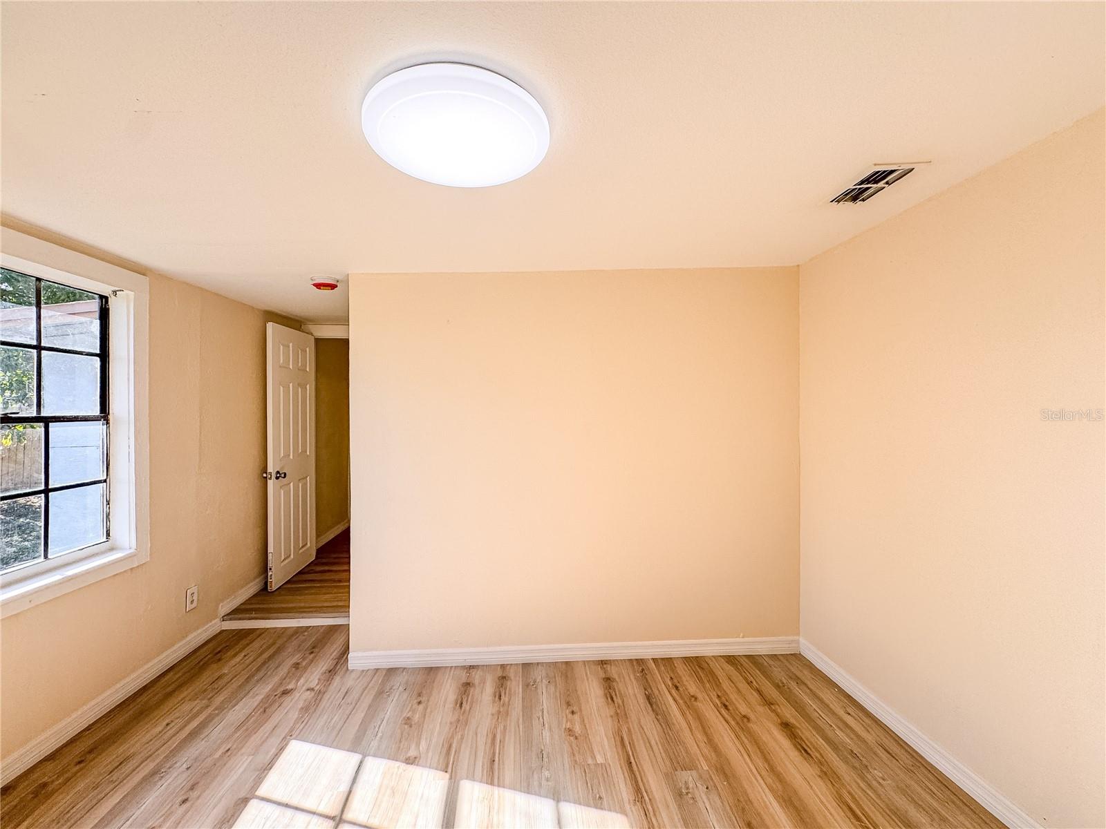 Image 23 of 24 For 2017 Hemlock Street