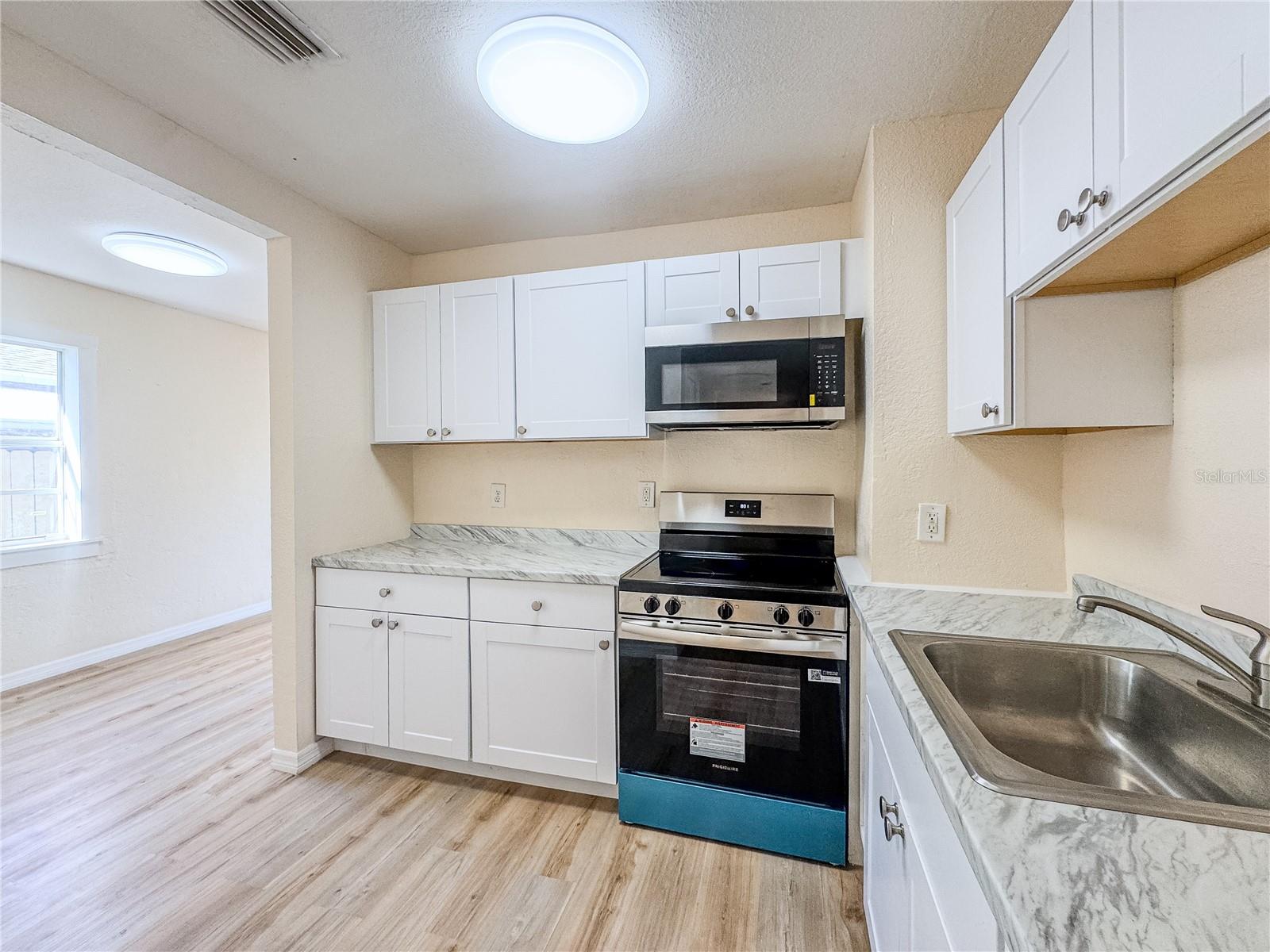 Image 9 of 24 For 2017 Hemlock Street