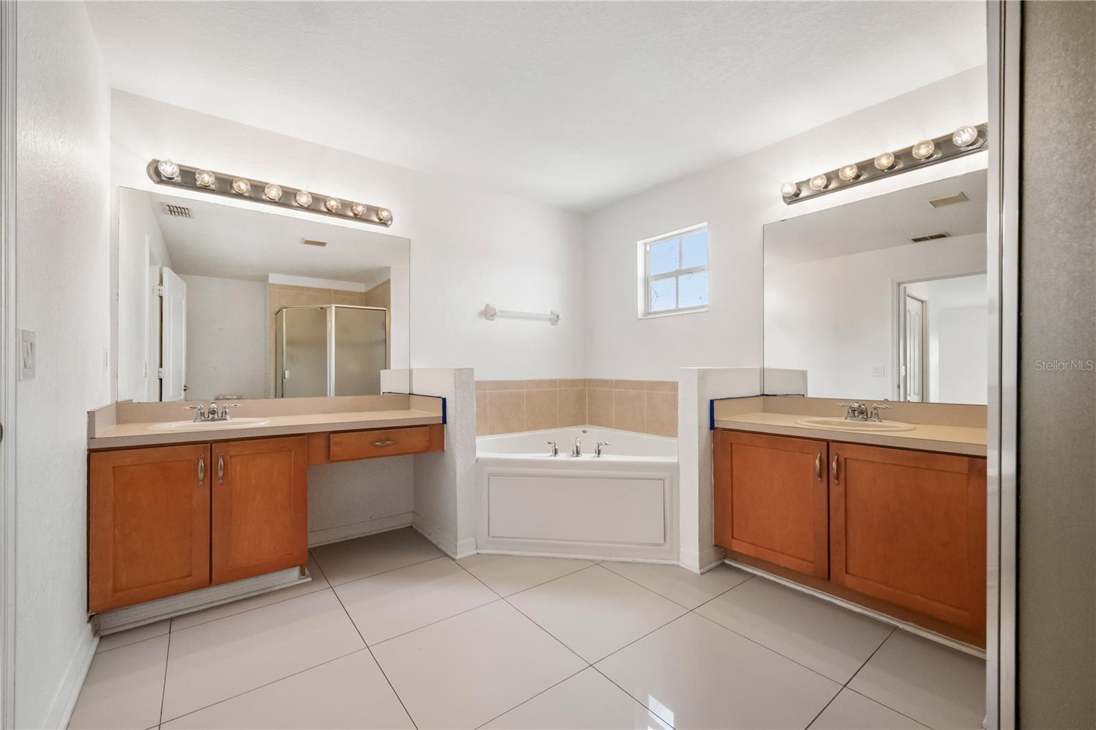 Image 20 of 50 For 9446 Leatherwood Avenue