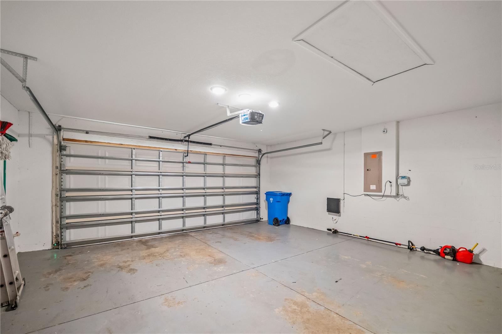 Image 8 of 50 For 9446 Leatherwood Avenue