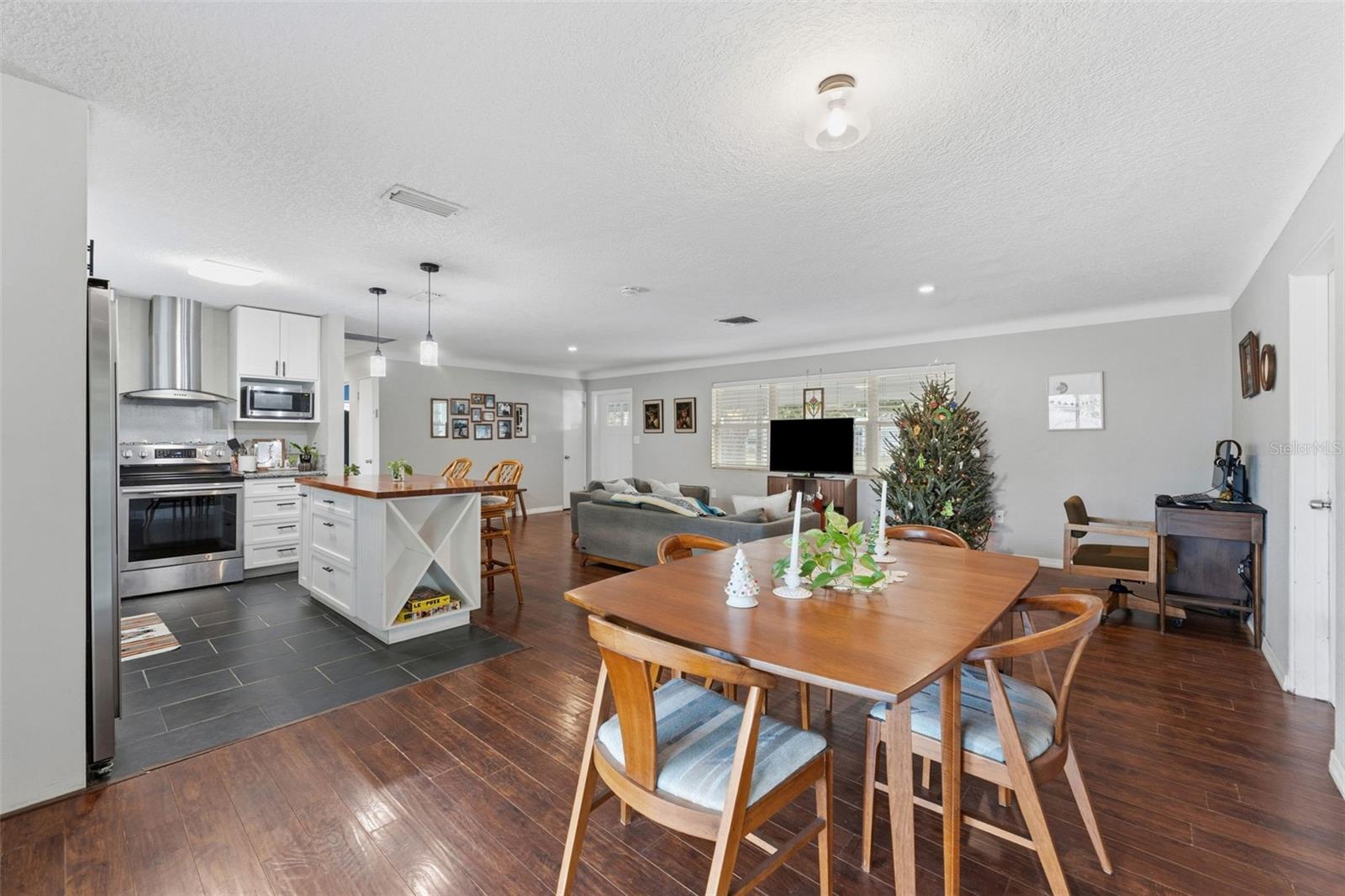 Image 9 of 35 For 5911 36th Avenue N