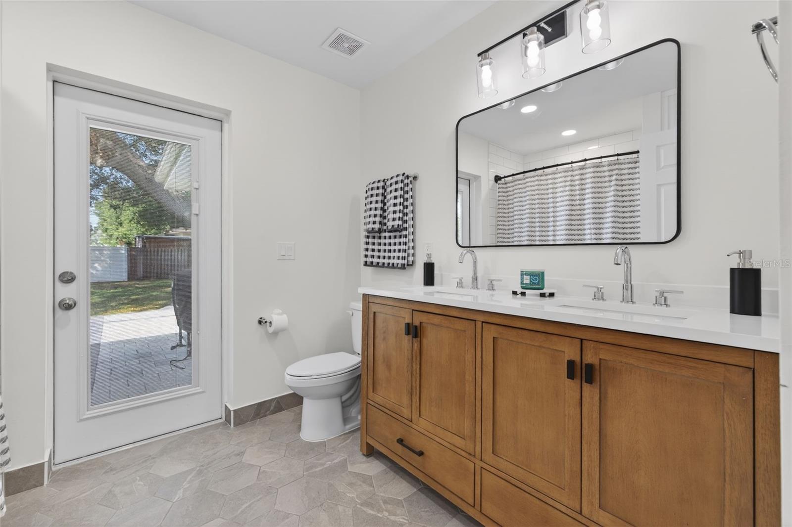 Image 16 of 25 For 1736 Golf View Drive