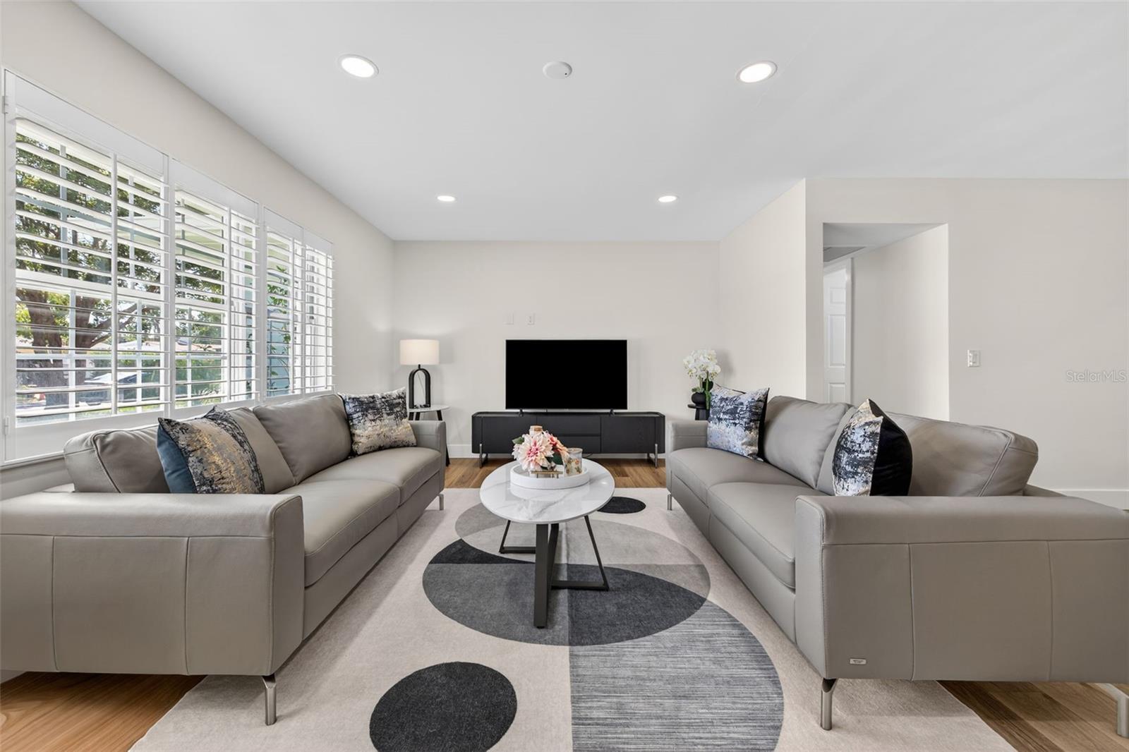 Image 3 of 25 For 1736 Golf View Drive