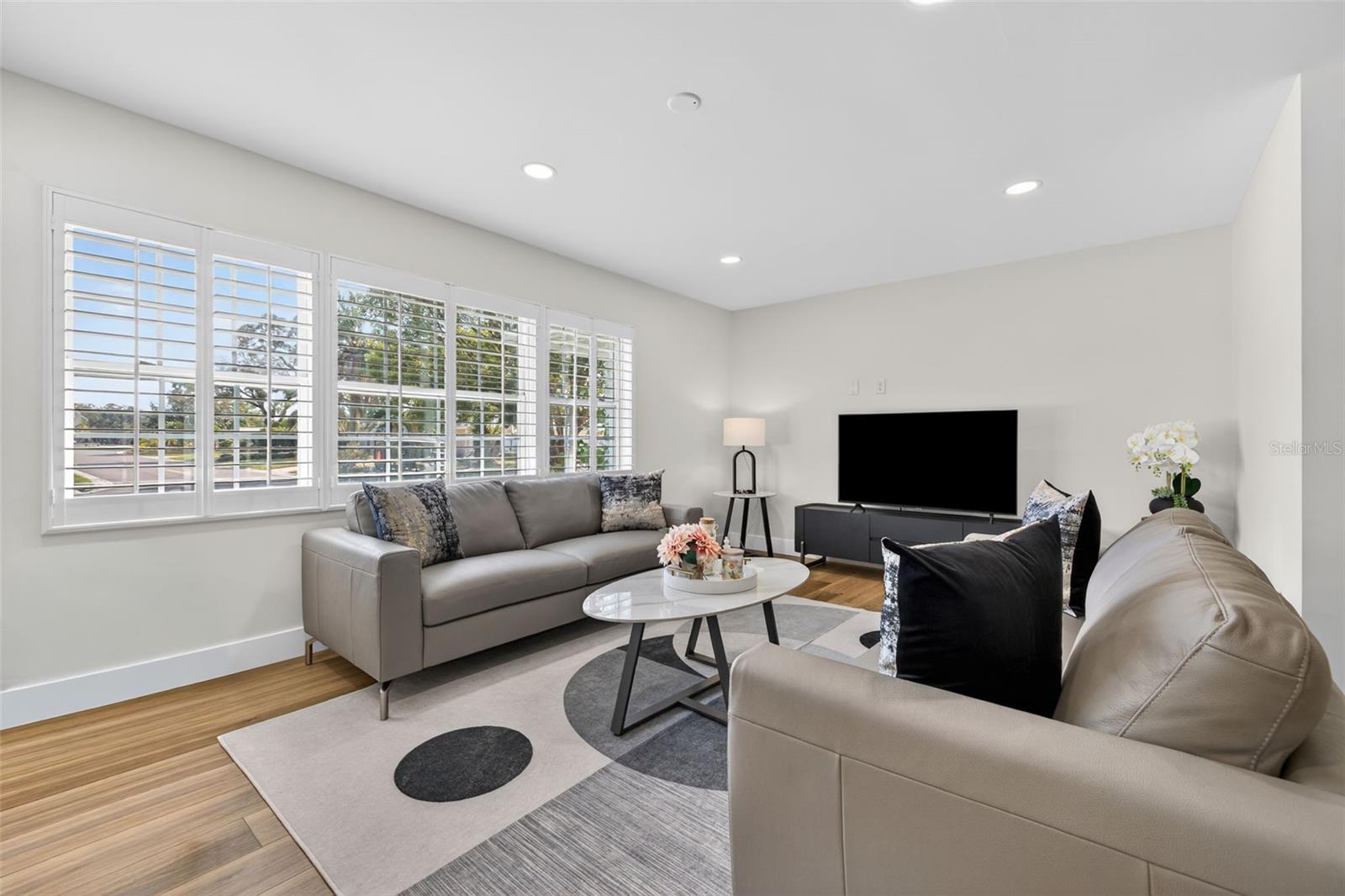 Image 4 of 25 For 1736 Golf View Drive