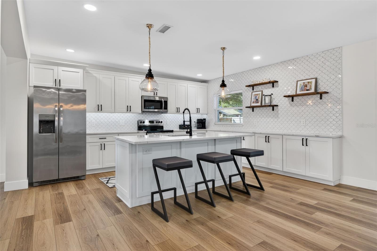 Image 5 of 25 For 1736 Golf View Drive