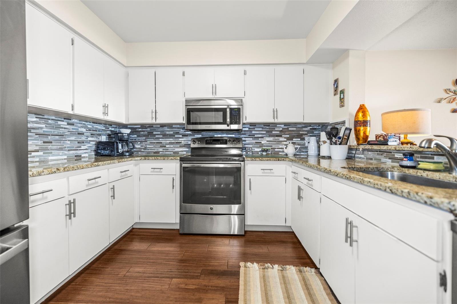 Image 6 of 30 For 6826 Stones Throw Circle N 11203