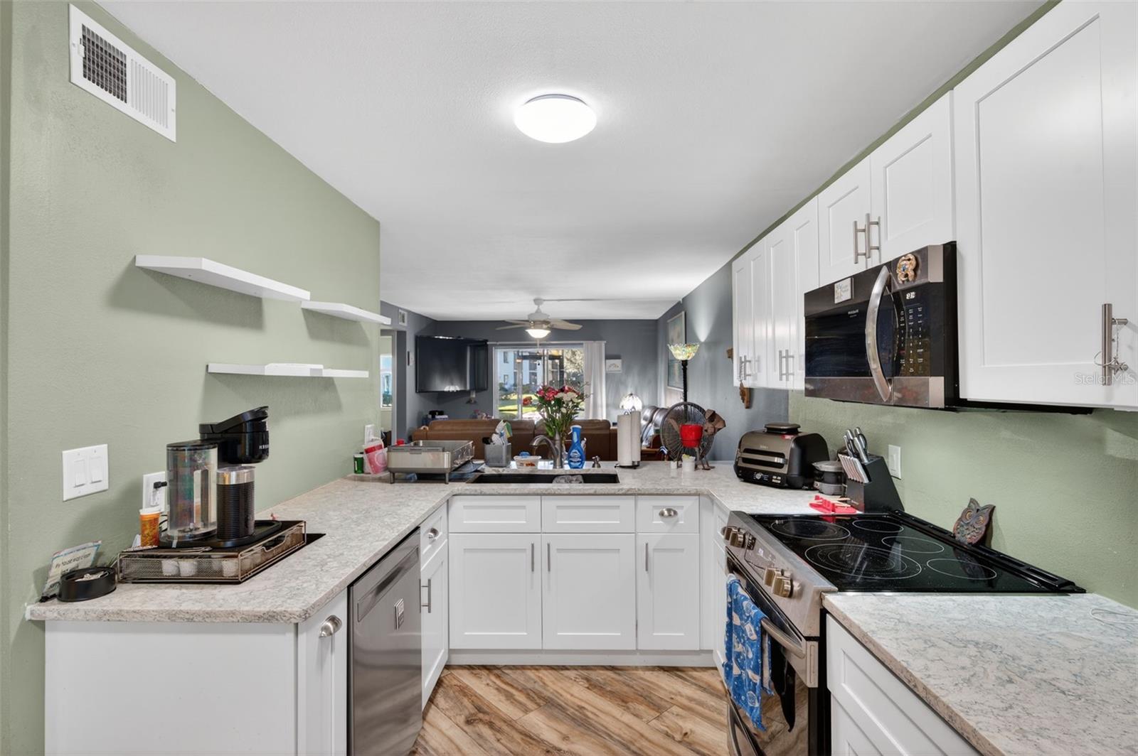 Image 12 of 46 For 11201 122nd Avenue N 143