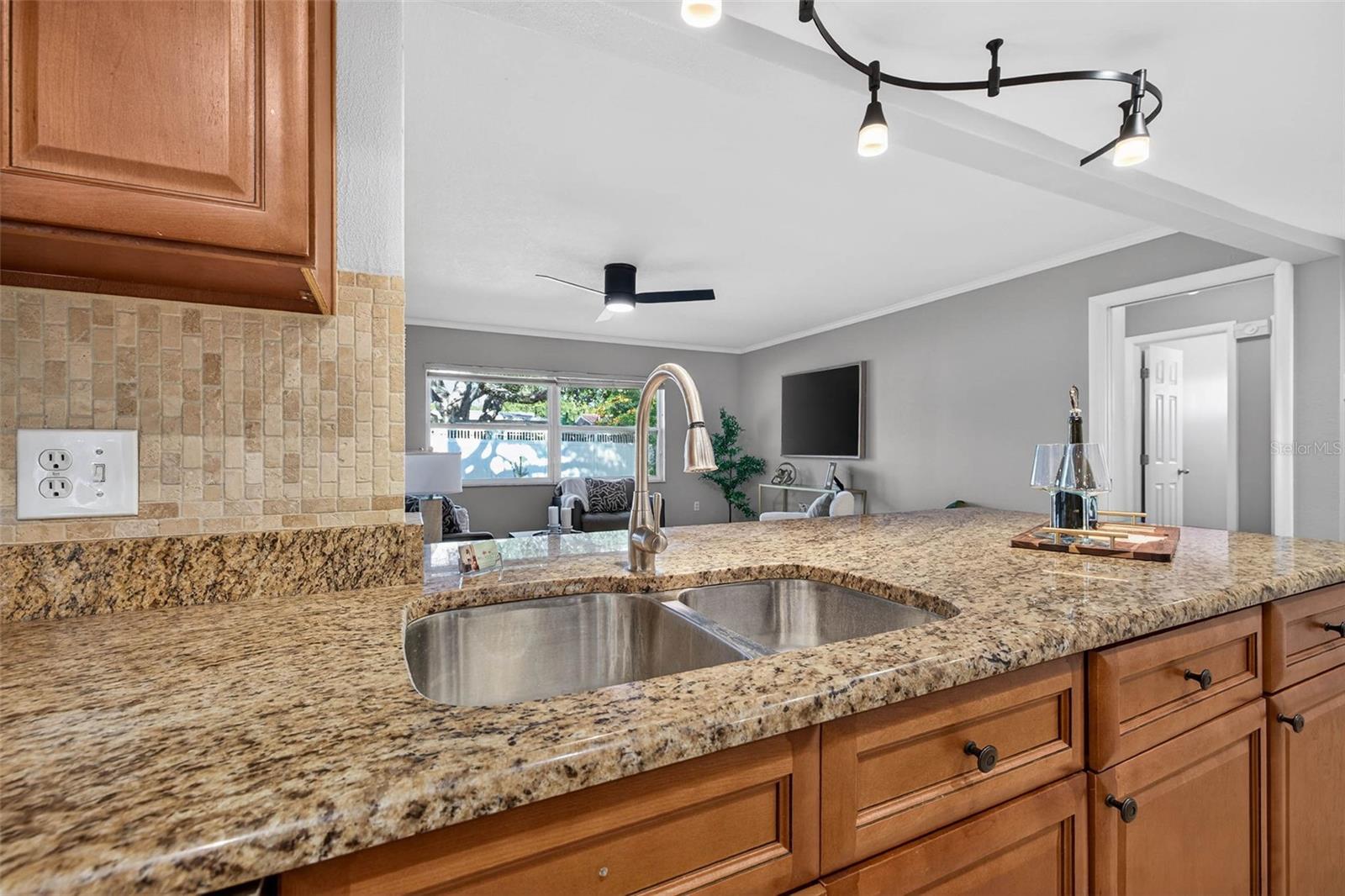 Image 7 of 25 For 1648 Leisure Drive