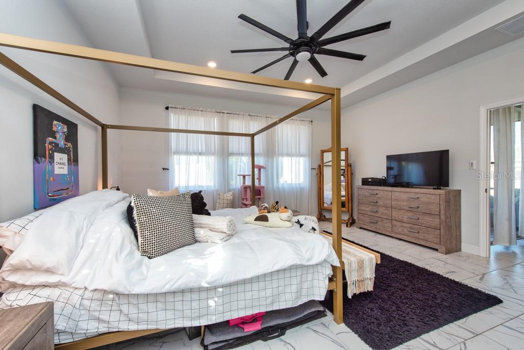 Image 18 of 47 For 1468 River Circle