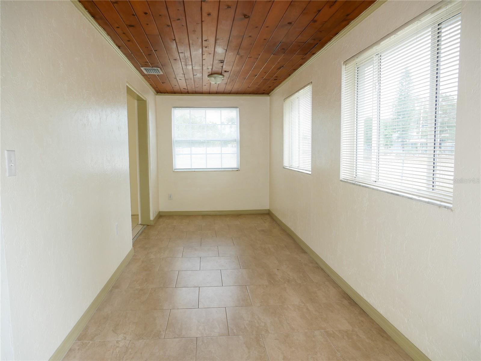 Image 18 of 36 For 1700 49th Street N