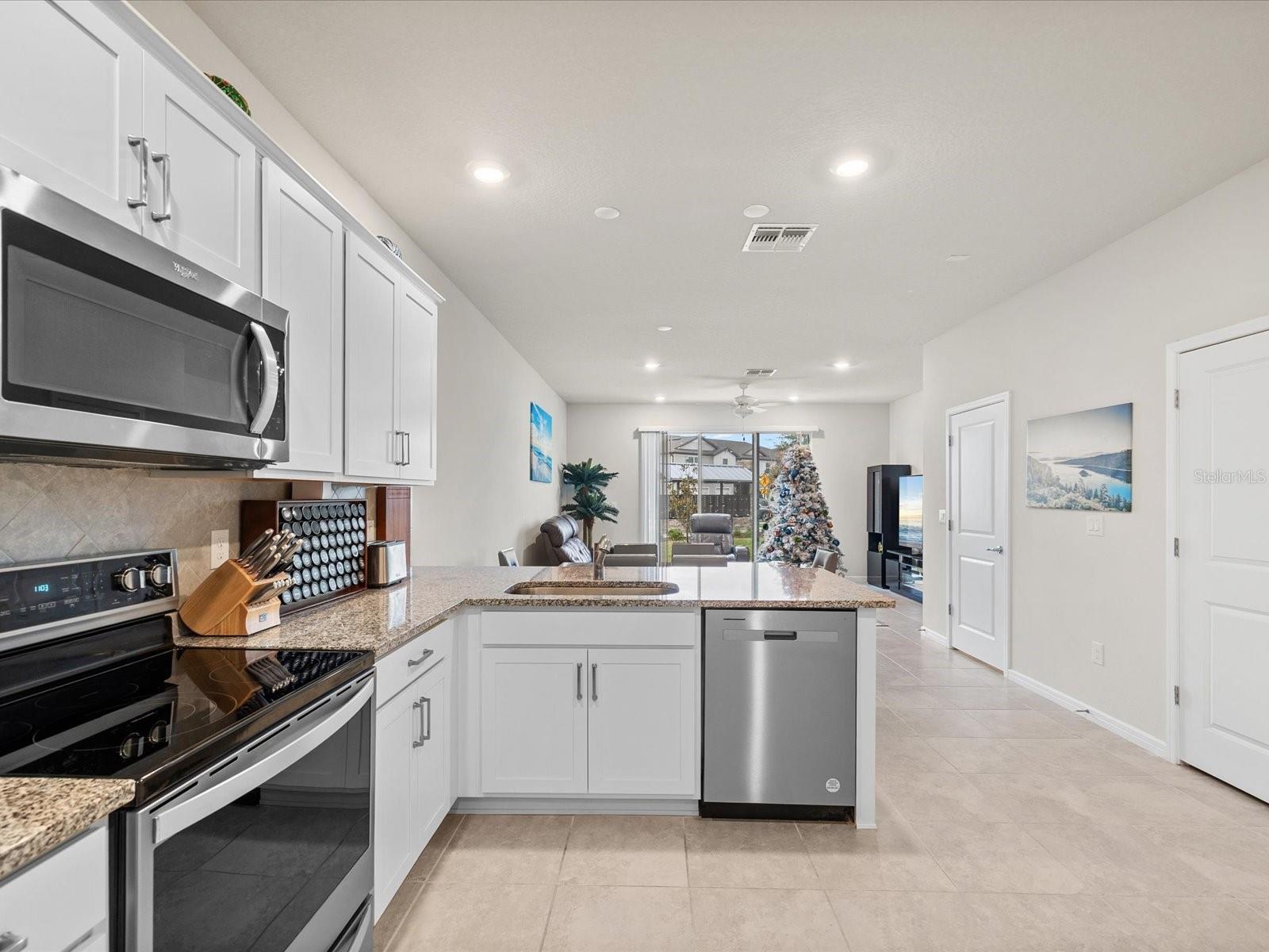 Image 10 of 64 For 31428 Amberview Bend