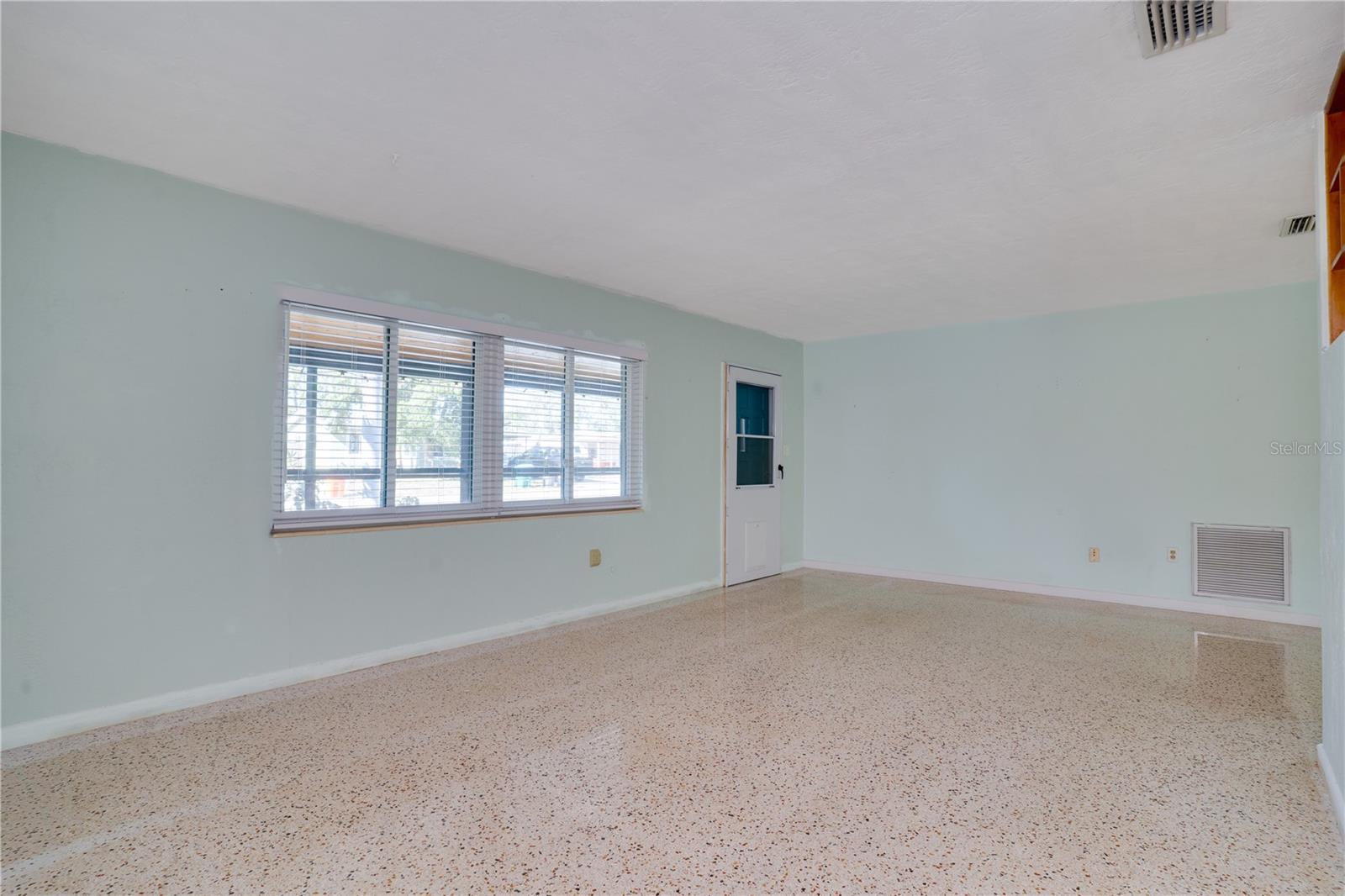 Image 5 of 38 For 5135 101st Street N