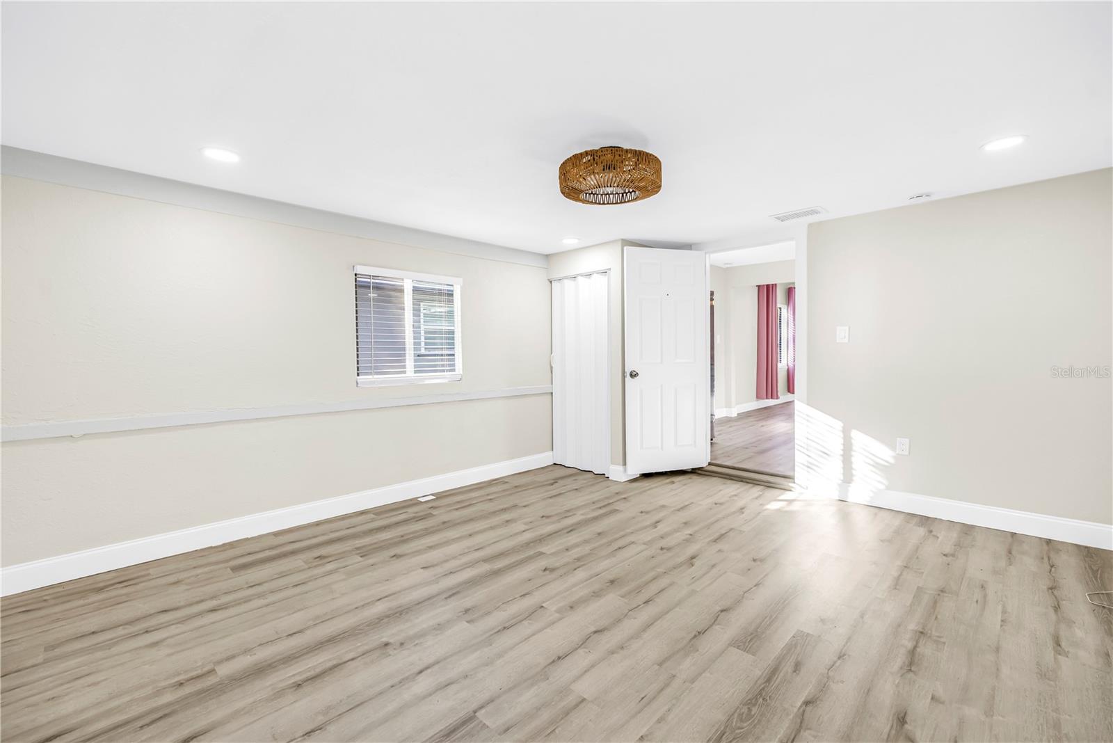 Image 13 of 30 For 946 23rd Avenue S