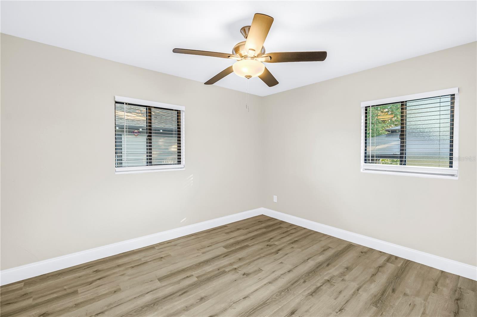 Image 16 of 30 For 946 23rd Avenue S