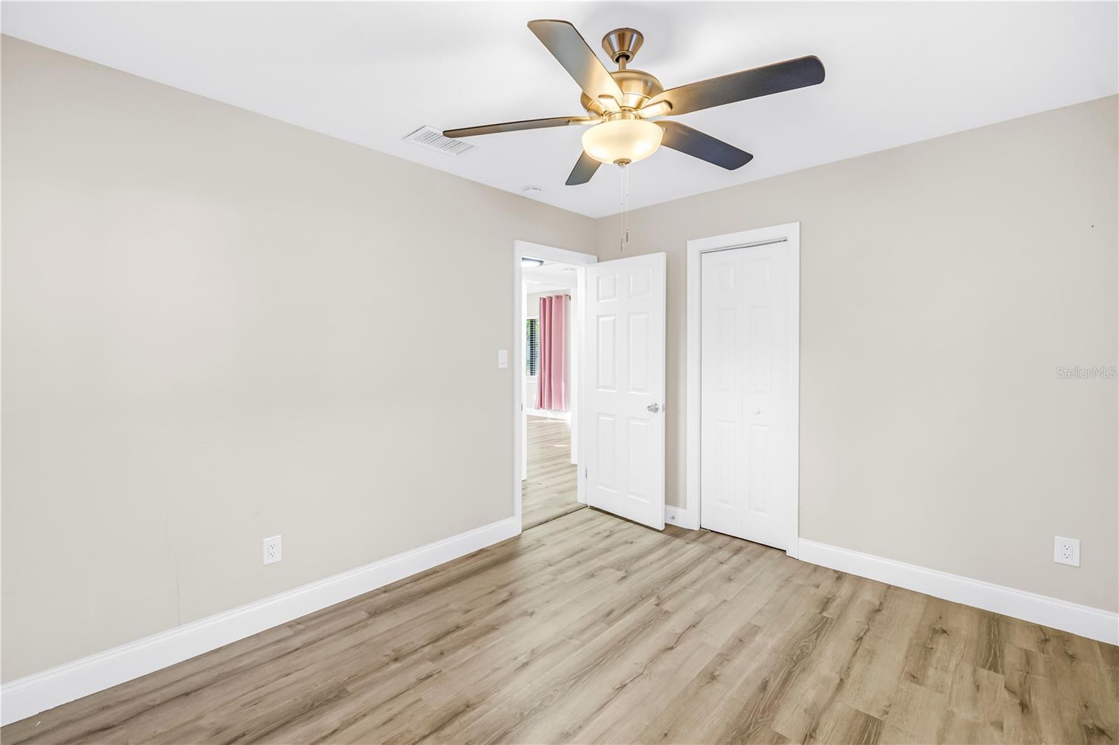 Image 17 of 30 For 946 23rd Avenue S