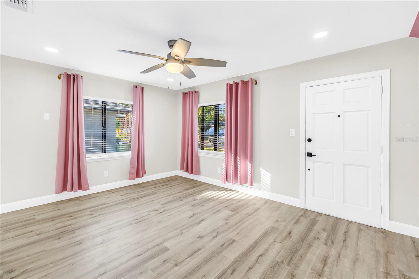 Image 5 of 30 For 946 23rd Avenue S