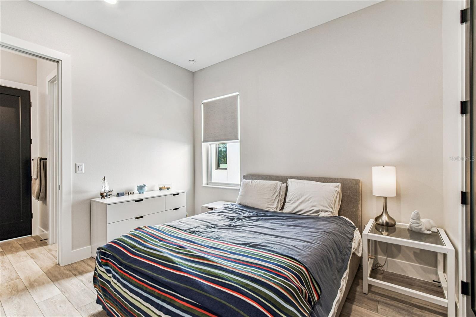 Image 34 of 53 For 3704 Lynwood