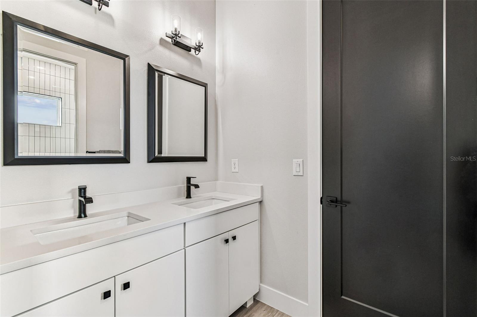 Image 35 of 53 For 3704 Lynwood